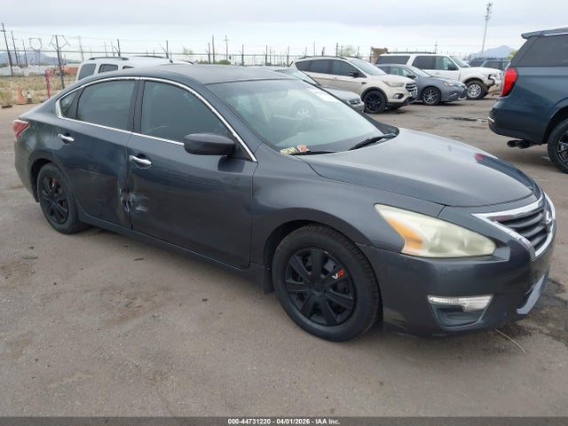 Salvage Nissan Altima Image