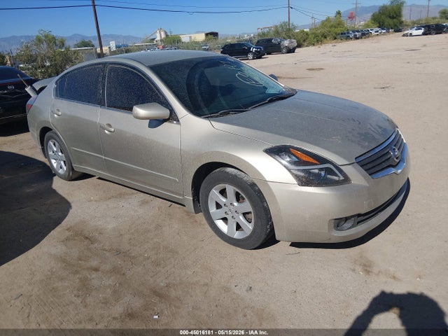 Salvage Nissan Altima Image