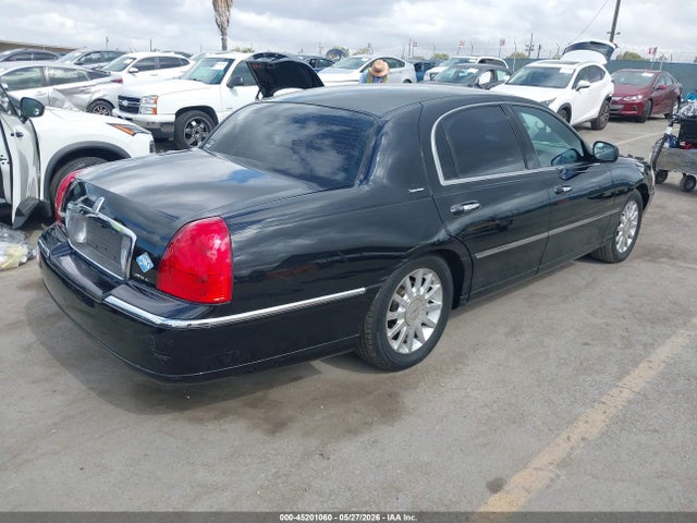 Lincoln Towncar Signature