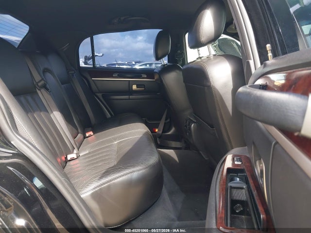 Lincoln Towncar Signature