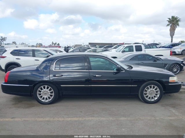 Lincoln Towncar Signature