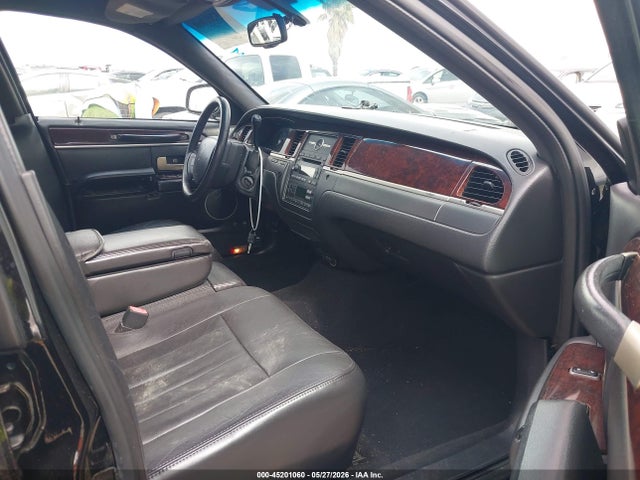 Lincoln Towncar Signature