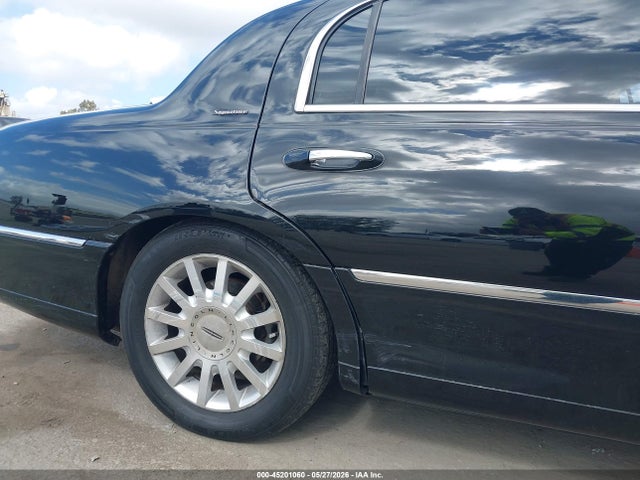 Lincoln Towncar Signature