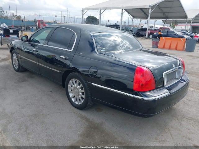 Lincoln Towncar Signature