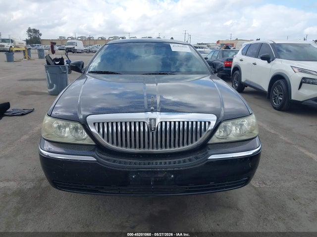 Lincoln Towncar Signature