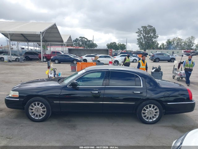 Lincoln Towncar Signature