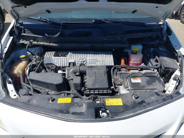 Toyota Prius v Two