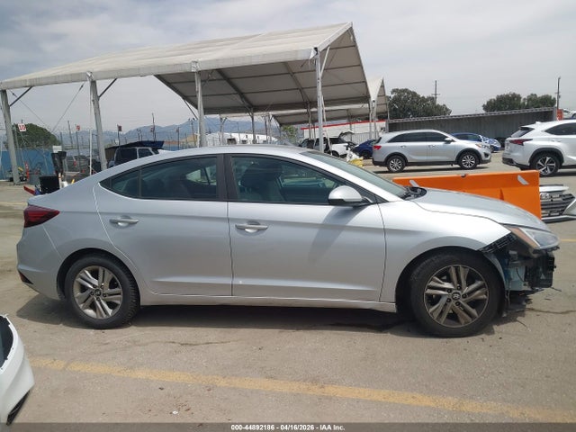Hyundai ELANTRA Sel