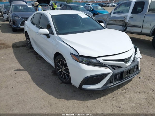 Salvage Toyota Camry Image