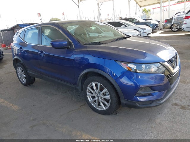 Salvage Nissan Rogue Image