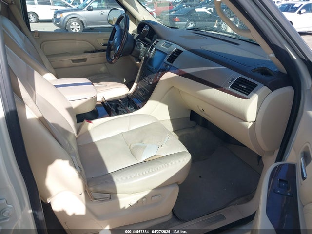 Cadillac Escalade Standard