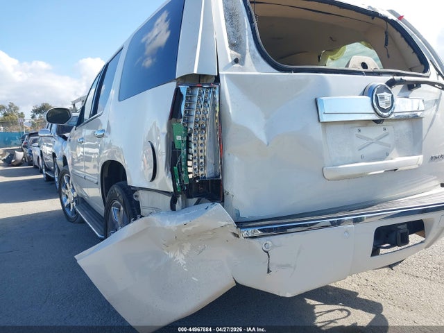 Cadillac Escalade Standard