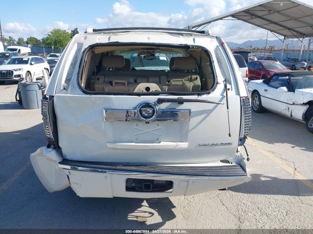 Cadillac Escalade Standard