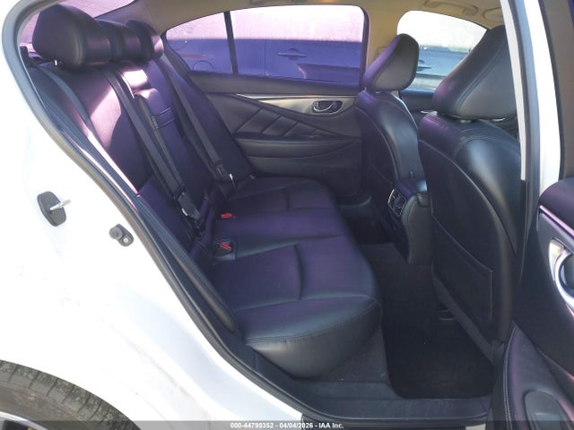 INFINITI Q50 Premium