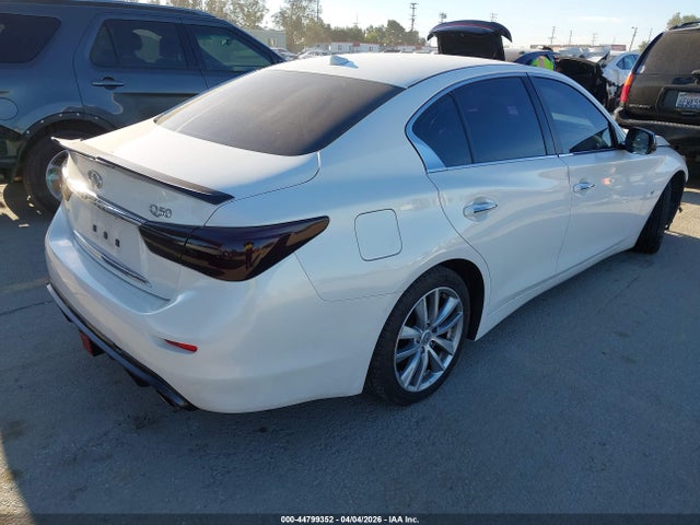 INFINITI Q50 Premium