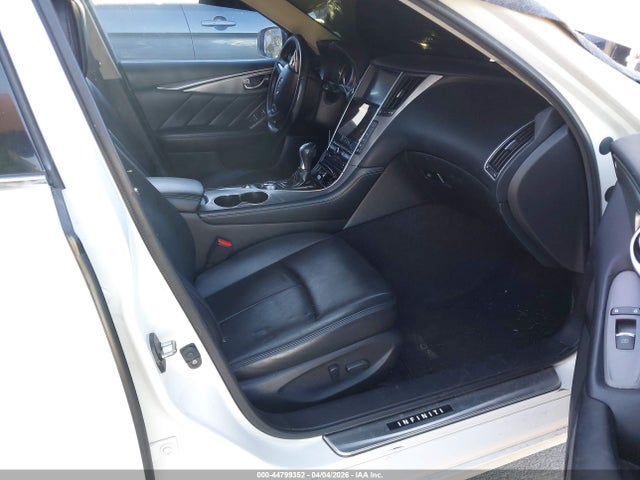 INFINITI Q50 Premium