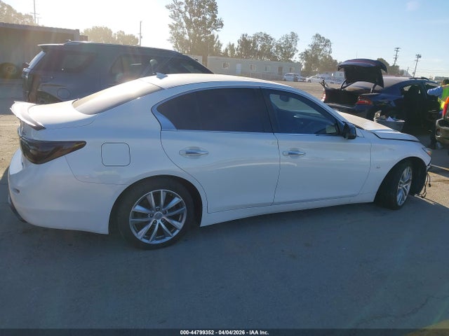 INFINITI Q50 Premium