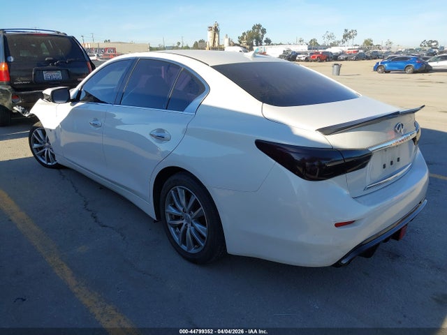INFINITI Q50 Premium