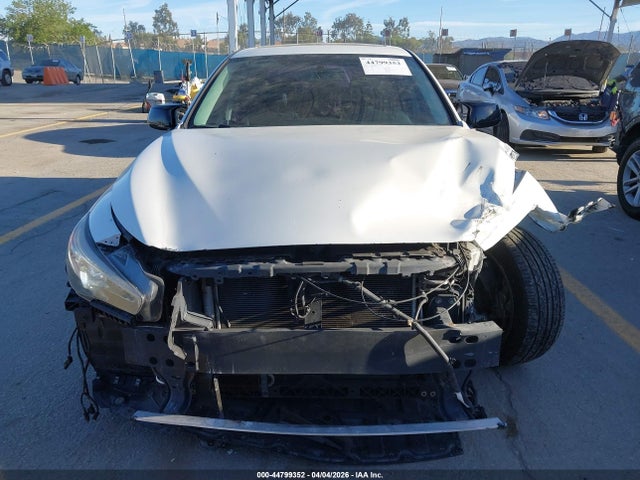 INFINITI Q50 Premium