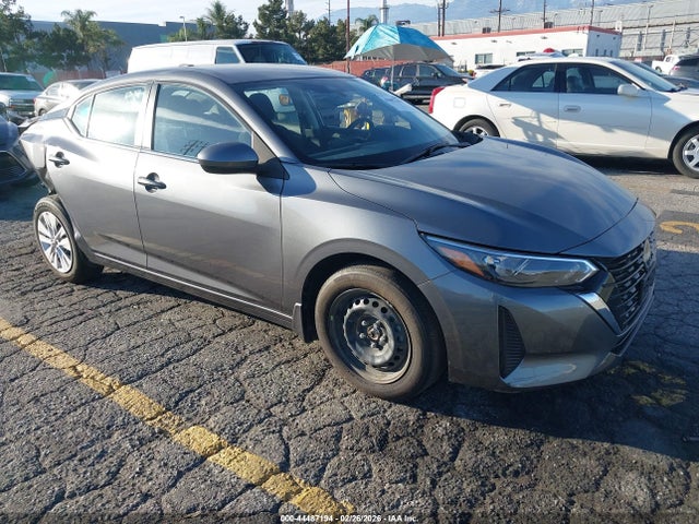Salvage Nissan Sentra Image