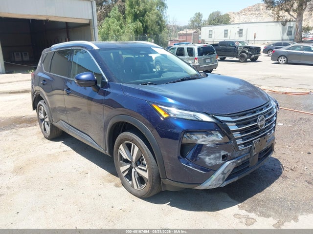 Salvage Nissan Rogue Image