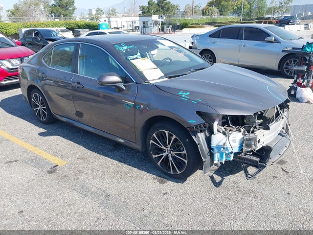 Salvage Toyota Camry Image