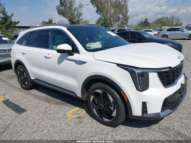 Salvage Kia Sorento Image