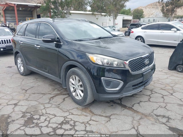 Salvage Kia Sorento Image