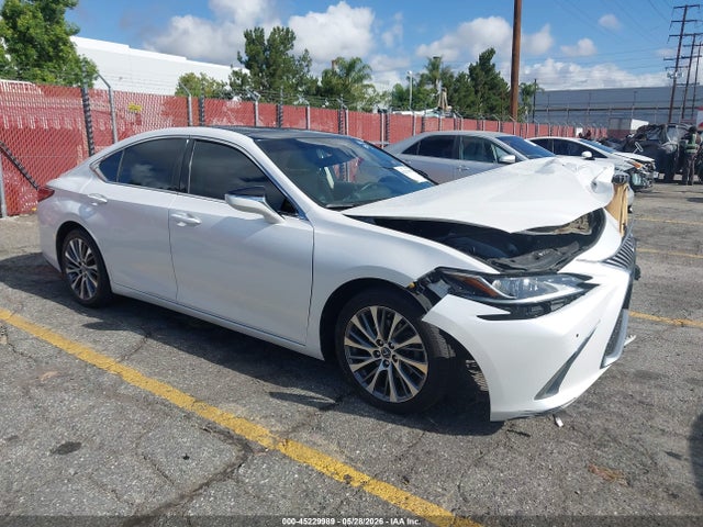 Salvage Lexus Es Image