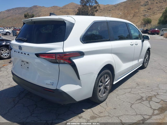 Toyota Sienna Le