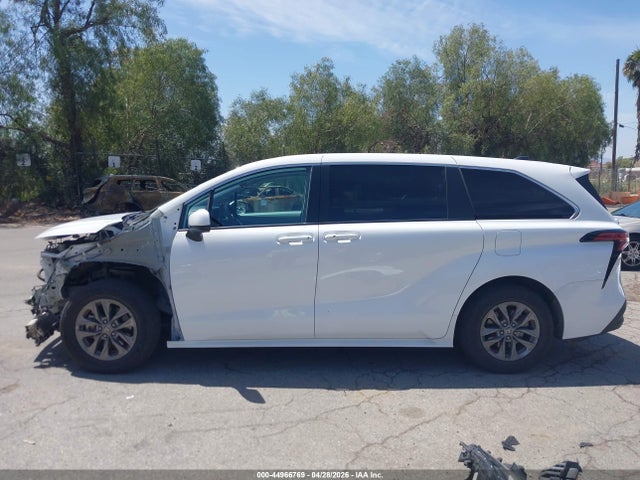 Toyota Sienna Le