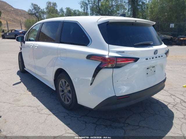 Toyota Sienna Le