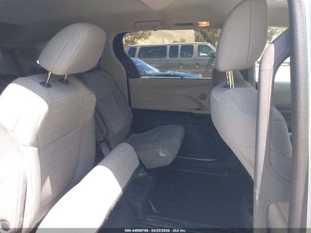 Toyota Sienna Le
