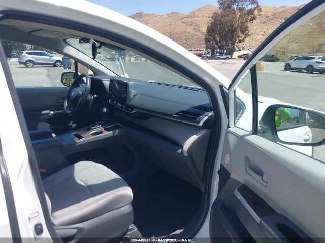 Toyota Sienna Le