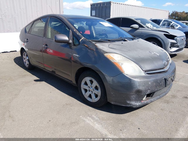 Salvage Toyota Prius Image