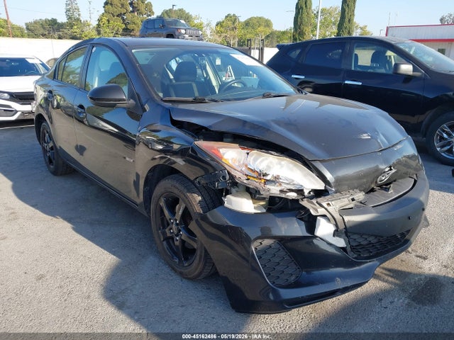 Salvage Mazda Mazda3 Image