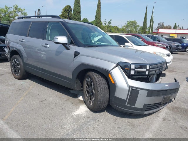 Salvage Hyundai SANTA FE Image
