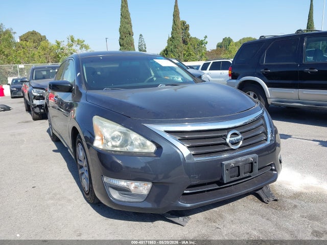 Salvage Nissan Altima Image