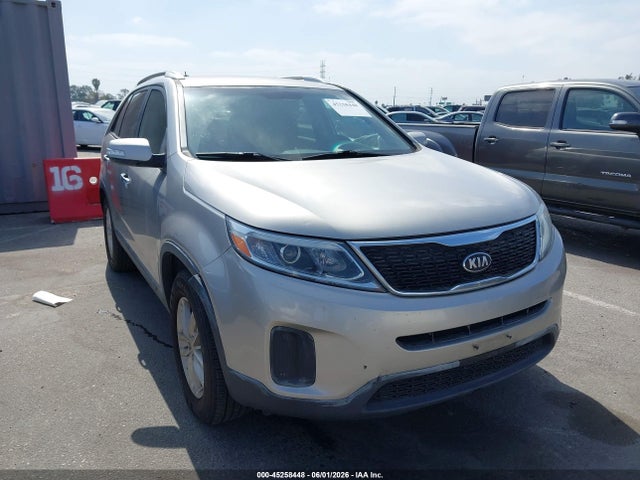 Salvage Kia Sorento Image