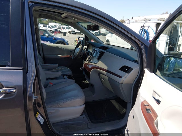 Toyota Sienna Xle V6