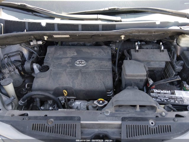 Toyota Sienna Xle V6
