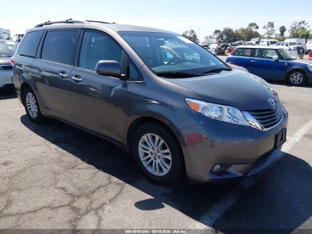 Salvage Toyota Sienna Image