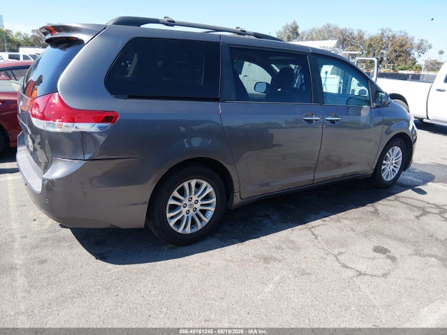 Toyota Sienna Xle V6