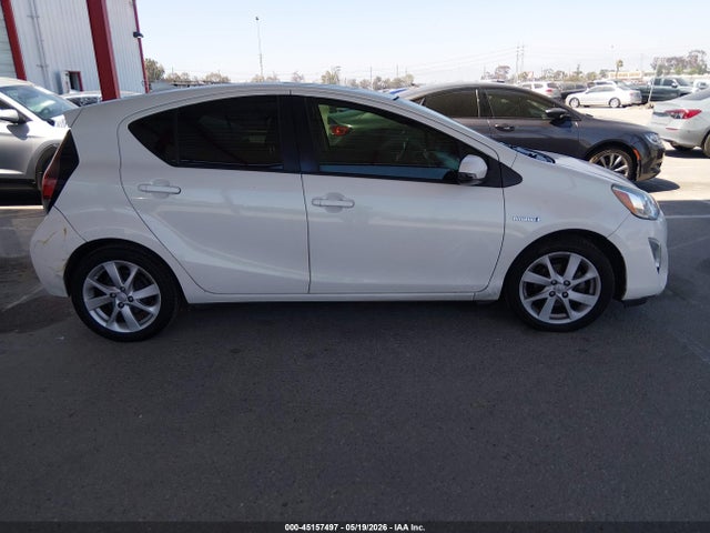 Toyota Prius c Four