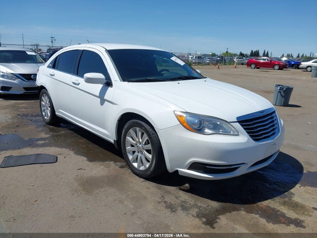 Salvage Chrysler 200 Image