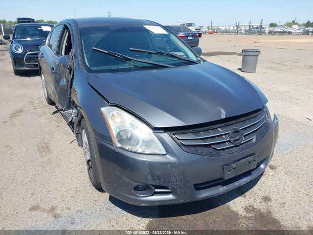 Salvage Nissan Altima Image