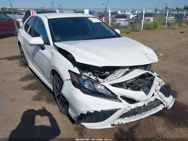Salvage Toyota Camry Image