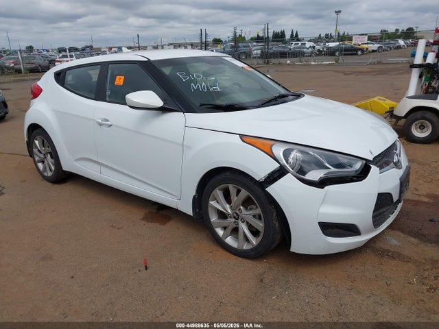 Salvage Hyundai VELOSTER Image