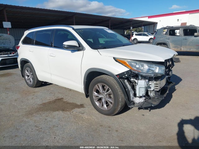 Salvage Toyota Highlander Image