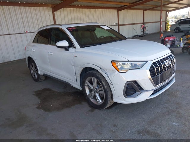 Salvage Audi Q3 Image